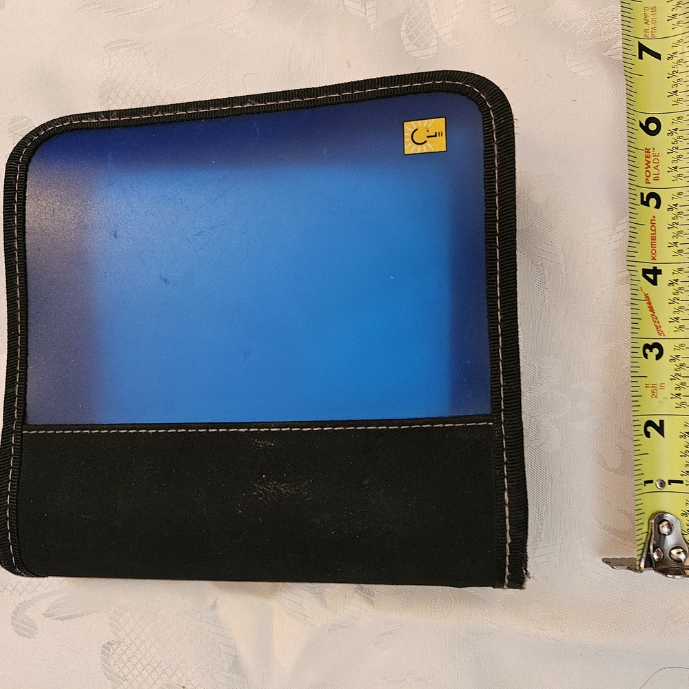 Like New CASE LOGIC CD JEWEL CASE BLUE RETRO VINTAGE ANTIQUE. Holds 24 CDs.